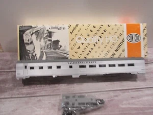 HO Scale Con-Cor 01-000726 85ft Diner Passenger Car California Zephyr - Picture 1 of 5