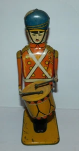 NEAT VINTAGE WOLVERINE TIN WIND-UP NO. 27 DRUM MAJOR TOY 13 1/2" TALL - WORKS - Picture 1 of 9