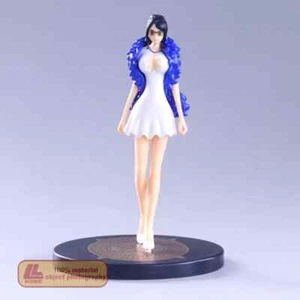 Statua Anime One Piece Film Oro Bianco Vestiti Nico Robin PVC Figura Giocattolo Regalo - Foto 1 di 9