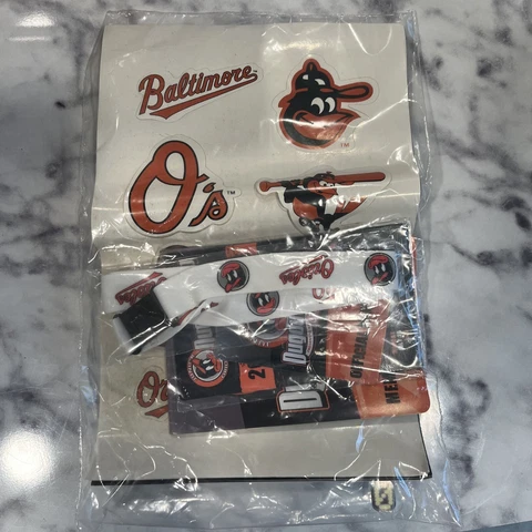 BALTIMORE ORIOLES MLB JUNIOR DUGOUT CLUB METAL LUNCH BOX With Stickers, Lanyard Cover