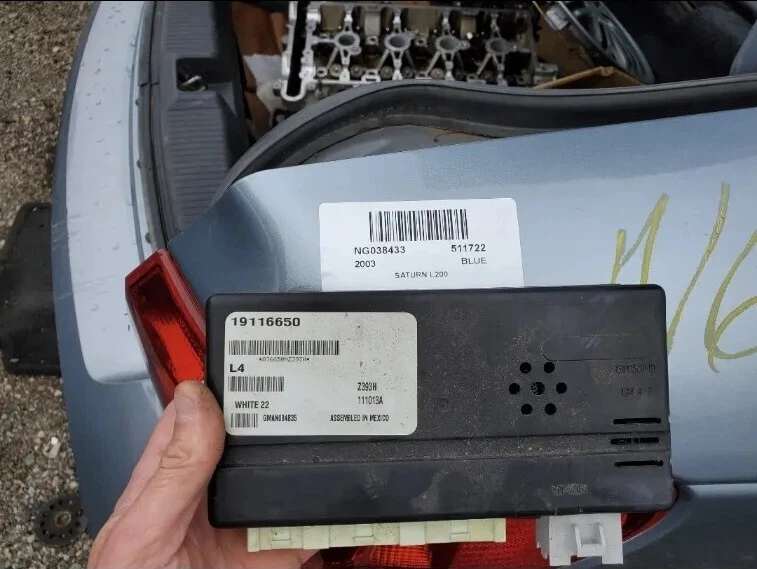 2003 Saturn L200 BCM manual Transmission 19116650 L4 2.2 4 Cylinder Body Control - Image 1 of 1