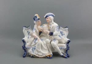 Ravissant biscuit, décor couple de galants se faisant la cour, très beau travail - Picture 1 of 7