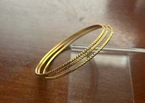 Set of 3 Faceted Diamond Pattern Thin 22k Yellow Gold Bangle Bracelets - Picture 1 of 7