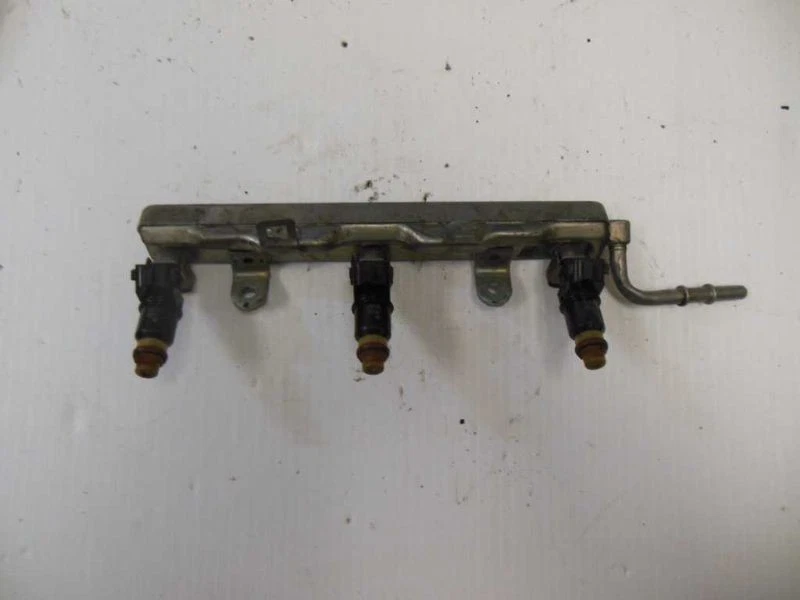 Trilho de combustível lado esquerdo com 3 injetores 2006-2017 Honda Odyssey 3.5L - Imagem 1 de 1