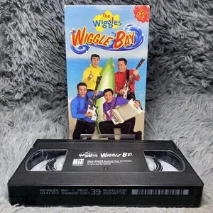 The Wiggles Wiggle Bay VHS 2003 Beach Ocean Kids Music Songs Summer Movie Film - Picture 1 of 8