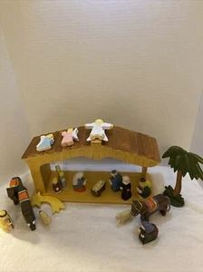 Hand Carved And Painted Childs Primitive Chritmas Nativity 18 Pieces Plus Ceche - Picture 1 of 11