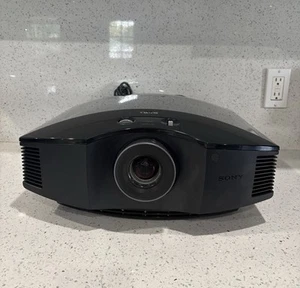 SONY VPL-HW65 FULL HD SXRD HOME THEATER VIDEO PROJECTOR NO REMOTE - Picture 1 of 19