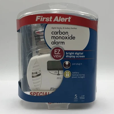 First Alert CO615 Dual-Power Carbon Monoxide Plug-In Alarm With 9V Battery READ - Image 1 of 4
