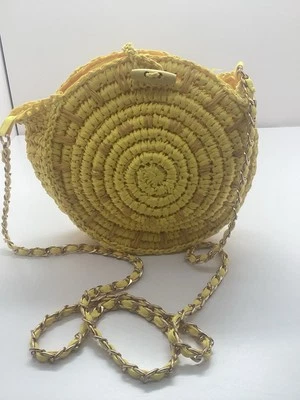 Bandolera INC International Concepts círculo de paja con cadena amarilla/dorada Pascua Foto 1 de 4