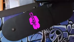 Cubiertas de bisagra magnéticas iluminadas Stern John Wick máquina de pinball mod PÚRPURA-0002 - Imagen 1 de 4