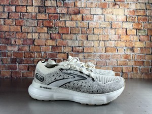 brooks white runners