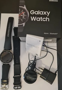 Samsung Galaxy Watch SM-R800 46mm mit Ladegeräten, 2 Armbändern - Bild 1 von 13