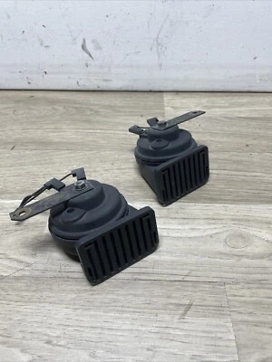 2005 Chrysler Crossfire Horn Sirens OEM Used - Image 1 of 4