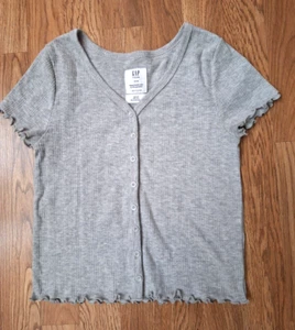 Gap Teen Girl's V-Neck Soft Knit Gray Lettuce Hem Short Sleeve Button Top 14-16 - Picture 1 of 6