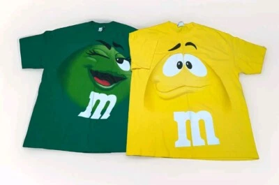 Lote de 2 camisetas masculinas verde e amarela da marca M&M'S estampa GG manga curta - Imagem 1 de 4
