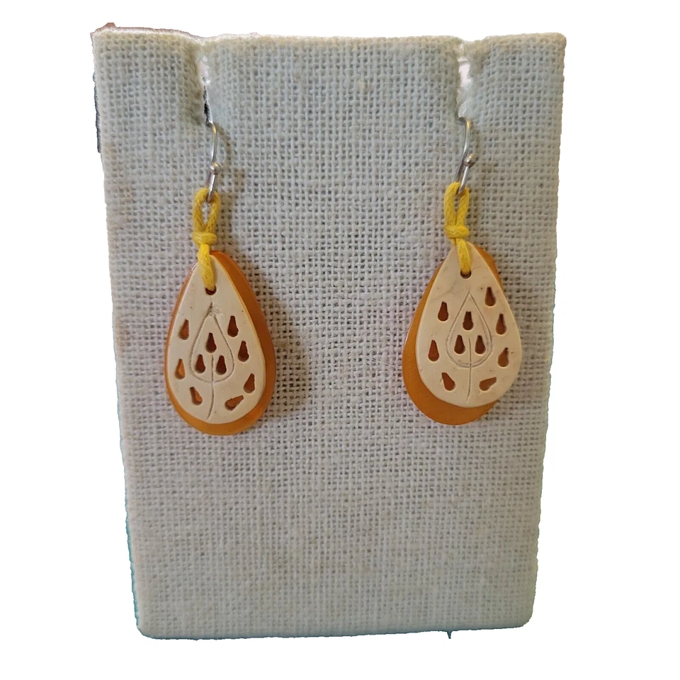 Pendientes colgantes de alambre francés lágrima bohemia de madera marfil y marrón sin marca Foto 1 de 4