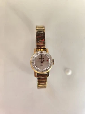 Relógio de Lucerna Vintage Funcionando Feminino Orbit Mostrador Misterioso Vermelho Segunda Mão Não Testado - Imagem 1 de 4