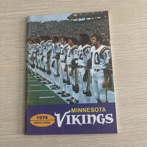 LIBRO DE PROGRAMA DE FÚTBOL AMERICANO GUÍA DE MEDIOS DE LOS MINNESOTA VIKINGS 1974 DE COLECCIÓN - Imagen 1 de 2