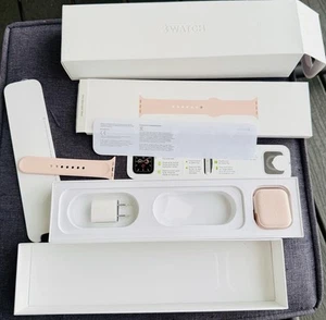 Apple Watch Series 4 44mm złoty aluminium różowy piasek pasek sportowy pudełko bez zegarka - Zdjęcie 1 z 15