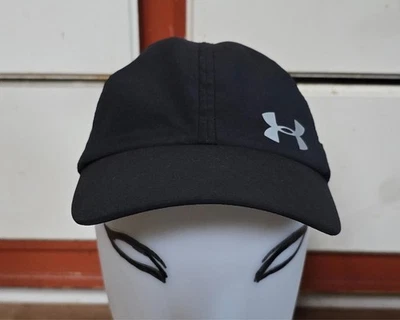 GORRA LIGERA UNDER ARMOUR ESTILO RUNNING CICLISMO NEGRA CON LOGO MUJER Foto 1 de 4