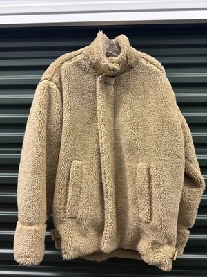 Abrigo chaqueta recortada de vellón con diseño de ASOS crema blanco roto talla XS frente a presión Foto 1 de 4