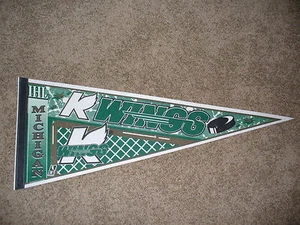 Banderín de hockey tamaño completo vintage con logotipo de red de alas de Michigan de IHL Kalamazoo - Imagen 1 de 2