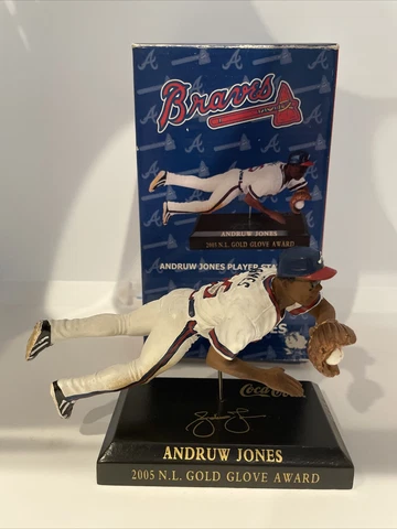 Andruw Jones /Atlanta Braves  Coca Cola 2005 Gold Glove Statue #04919/15000 Cover