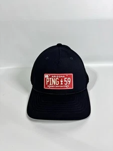 Parche de matrícula PING 59 Arizona Flexfit 110 gorra de golf azul marino - Imagen 1 de 7