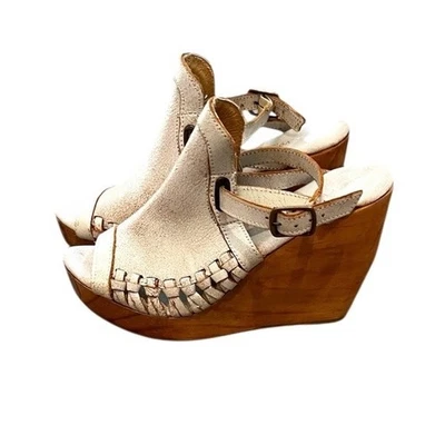 Very Volatile Absolute Slingback Wooden Wedge Woven Leather Women's Sandal SZ 9 - Image 1 of 4