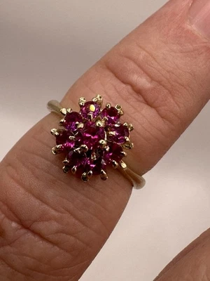 9ct Gold (2.65g) Synthetic Ruby Cluster Setting. Size J1/2 - Image 1 of 4