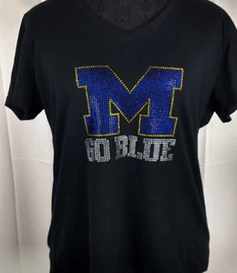 Damen Michigan Wolverines Strass Fußball V-Ausschnitt T-Shirt Tee Bling Lady  - Bild 1 von 1