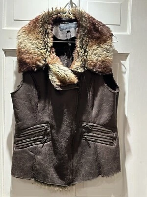 Colete de pele sintética somente para membros  - Imagem 1 de 4