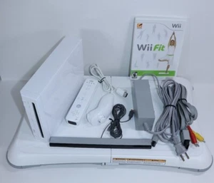 PAQUETE DE CONSOLA NNINTENDO WII FIT CON TABLERO DE EQUILIBRIO CONTROLADORES GENUINOS EXCELENTE - Imagen 1 de 7
