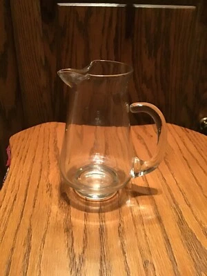 Jarra jarra de vidrio transparente vintage soplada a mano con mango aplicado leche Foto 1 de 4