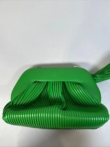 THEMOIRÈ Green Tia Plissé Bag – As Is (Handle Detached from Ring) - Picture 1 of 12