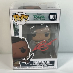 Gemma Chan Autogramm Namaari signed Raya Funko Pop 1001 mit Protector COA Holo - Bild 1 von 8
