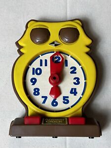 VINTAGE  1975 TOMY  OWL ANSWER CLOCK MADE IN HONG KONG WORKS GREAT
