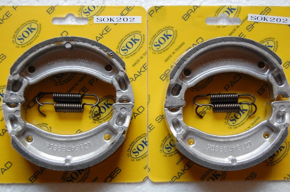 ZAPATOS DE FRENO DELANTEROS Y TRASEROS + Muelles aptos para YAMAHA DT 80 100 MX 100,1983 DT80 DT100 MX100 Foto 1 de 1