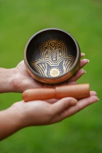 Singing bowl for Beginner with free mallet and Cushion | Hamsa Singing bowl - Picture 1 of 4