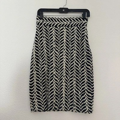 Saia lápis Diane Von Furstenberg preta e creme tamanho 6 - Imagem 1 de 4