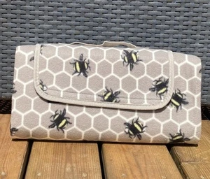 Picknickdecke Busy Bee Design 130x130cm Tragegriff & faltbares Fleece NEU - Bild 1 von 9