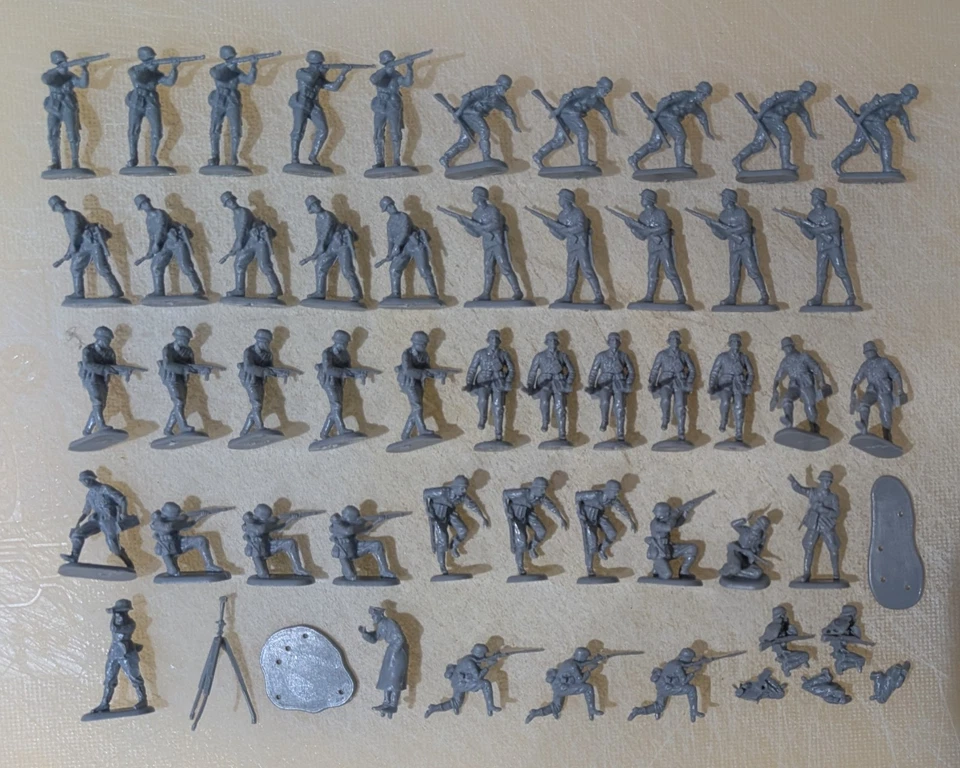 German Armoured Infantry - Revell 1/72 set 02511 - 49 soldiers - Image 1 of 1