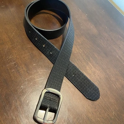 "Cinturón de cuero de vestir con logotipo de firma de CK Calvin Klein para hombre talla M 40"" con hebilla" Foto 1 de 4