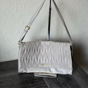 💎MIU MIU Matelasse Gather Cuero Bolso de Hombro/Bolso de Mano Gris/USADO EN EXCELENTE ESTADO💎 - Imagen 1 de 16