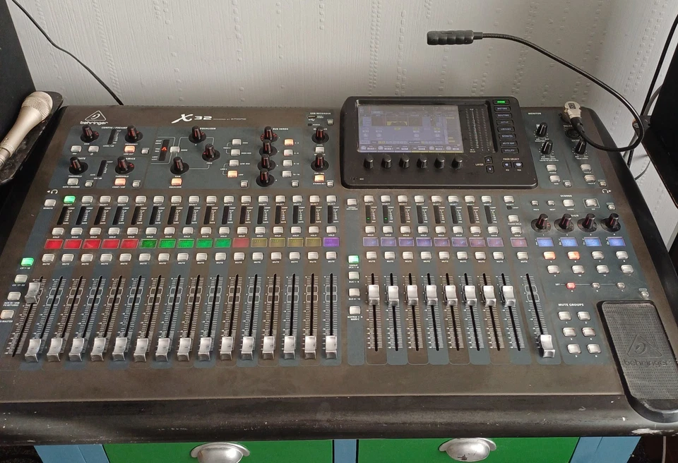 Behringer X32 - image 1 of 1