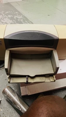 HP Deskjet 895CSE Professional Inkjet Printer Untested Parts Or Repair - Image 1 of 4