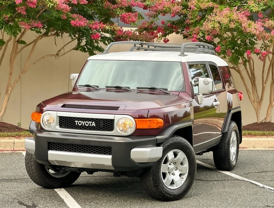 2007 Toyota FJ Cruiser NO RESERVE 81K 4X4 TOYOTA FJ CRUISER - Image 1 of 1