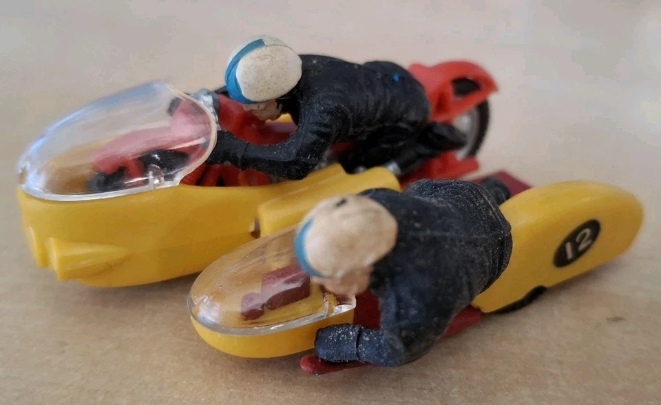 BMW RACING COMBINATION, BRIRTAINS LTD, scala 1/32, SPLENDIDE Condizioni - Immagine 1 di 4