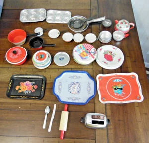 Lot of 81 Pieces - Vintage Children's Toy Dishes and Cookware - Most are Tin - Picture 1 of 14