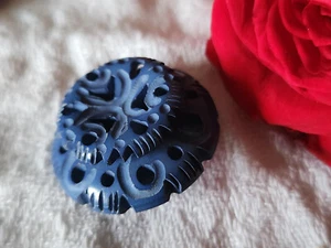 Gros bouton ancien collection bleu sculpté joli ajouré motif 2,6 cm ref 812 - Picture 1 of 4